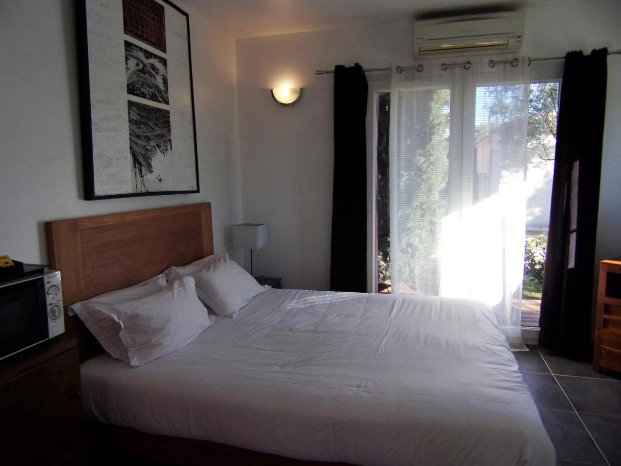 Hotel Domaine Le Milos Castries Exterior photo